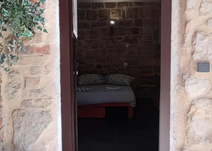 Cozy Studio/room Split